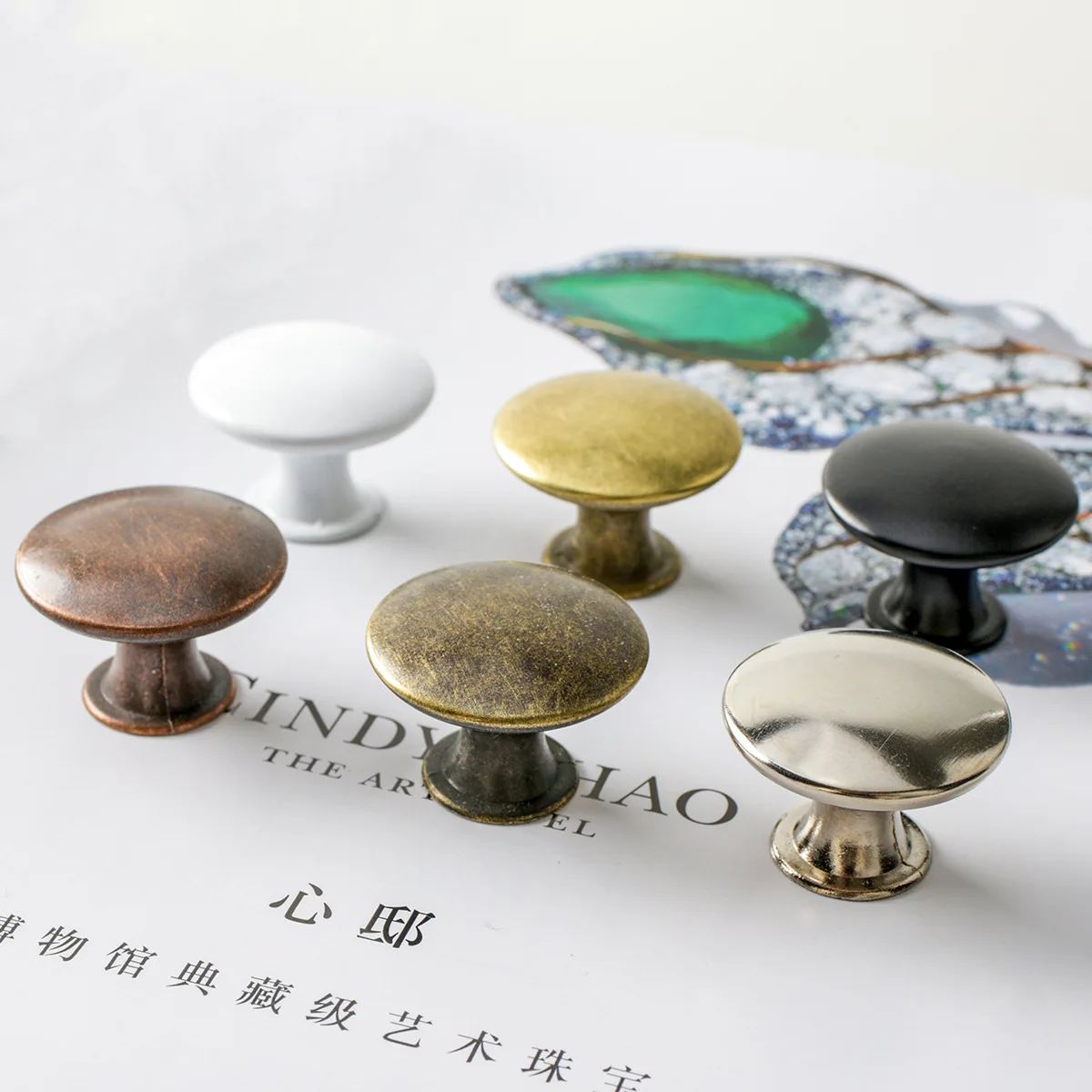 Furniture And Kitchen Hardware Fitting - レトロブロンズトーン合金キッチンハンドル引き出しキャビネットドアノブ家具ハードウェア継手食器棚ハンドルホット
