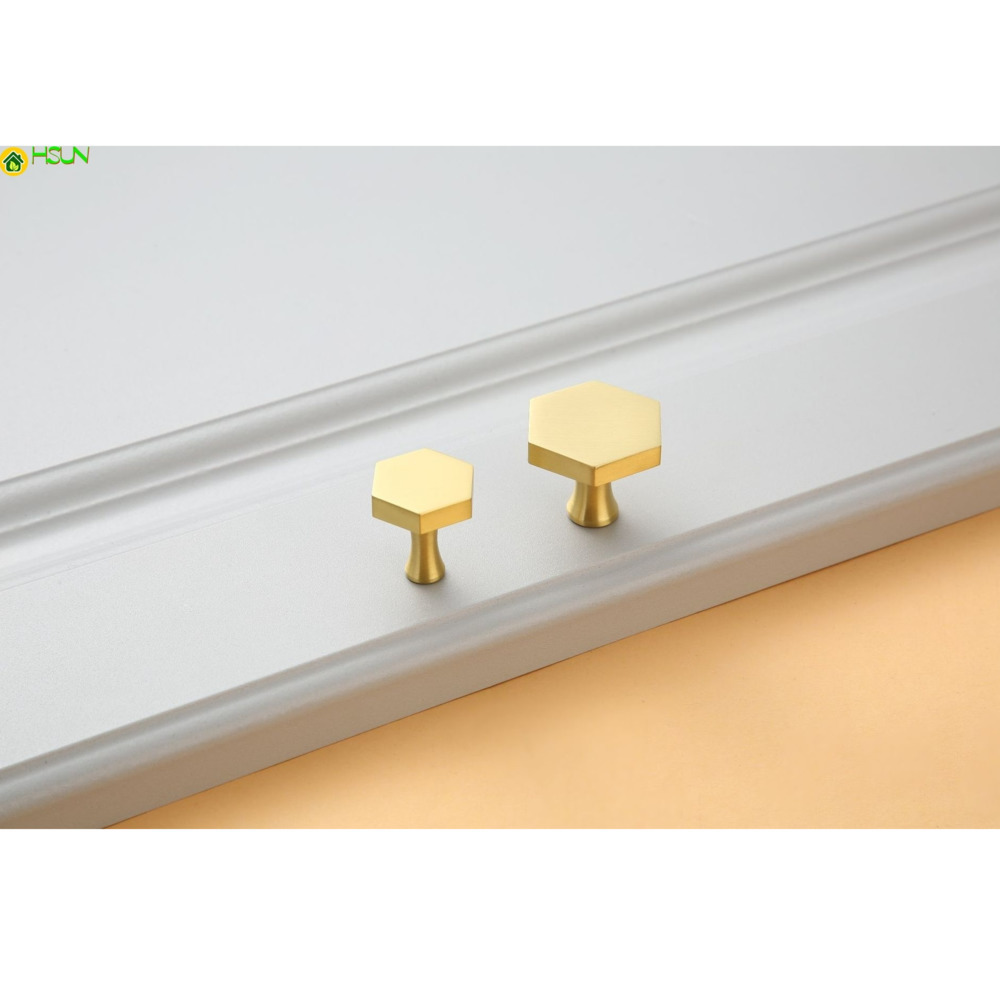 Furniture Hardware Paint - 新しい中国のテレビキャビネットのドアハンドル屋内ゴールデン家具ハードウェア引き出しベッドサイドキャビネットのドアハンドル