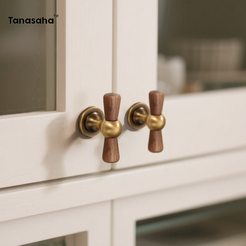 ヴィンテージクルミ真鍮ハンドルラウンドノブ食器棚ハンドルライ - Vintage Furniture Hardware Pulls のレビューと価格