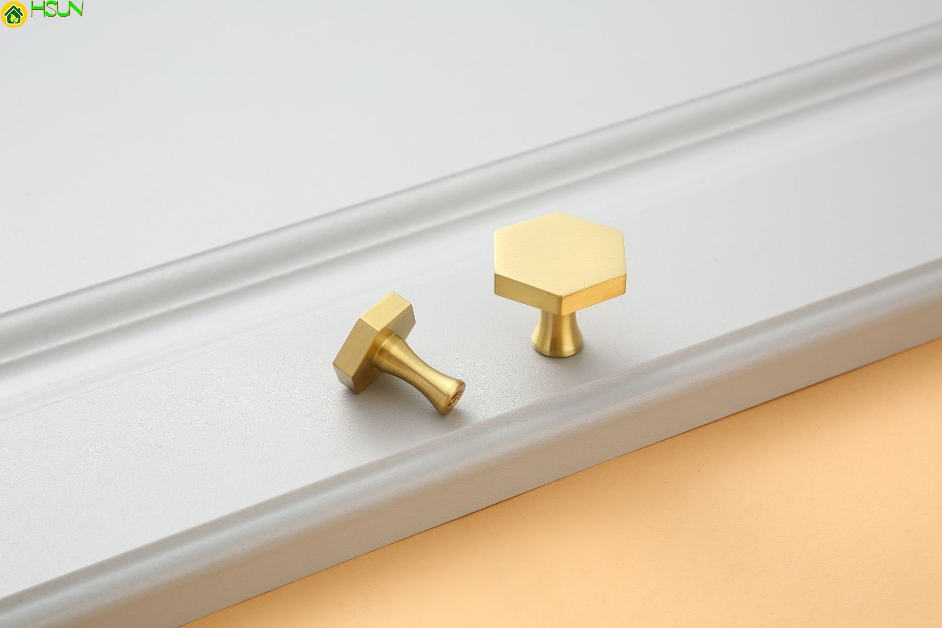 新しい中国のテレビキャビネットのドアハンドル屋内ゴールデン家 - Furniture Hardware Paint のレビューと価格
