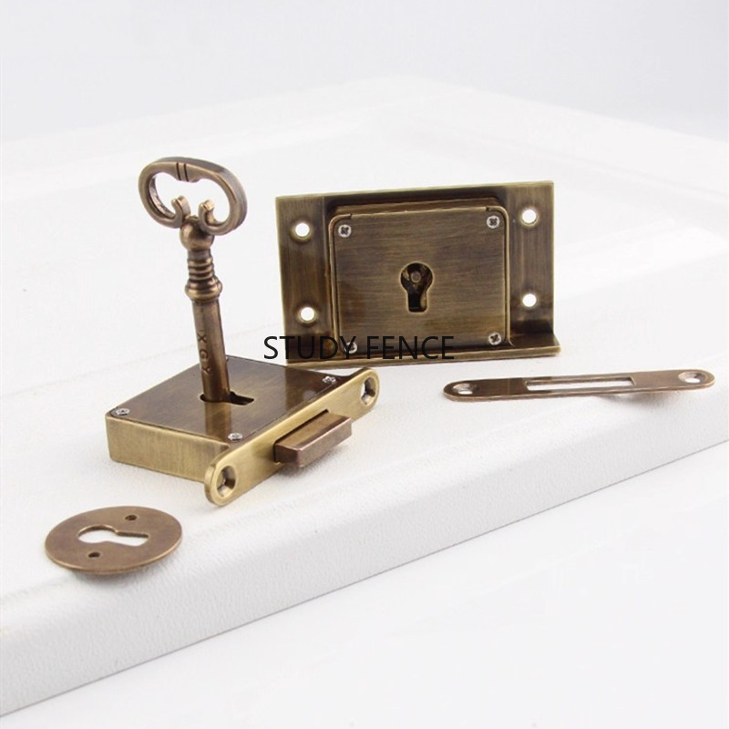 1PC アンティーク金属引き出しロックワインキャビネットドア - Furniture Hardware Tools のレビューと価格