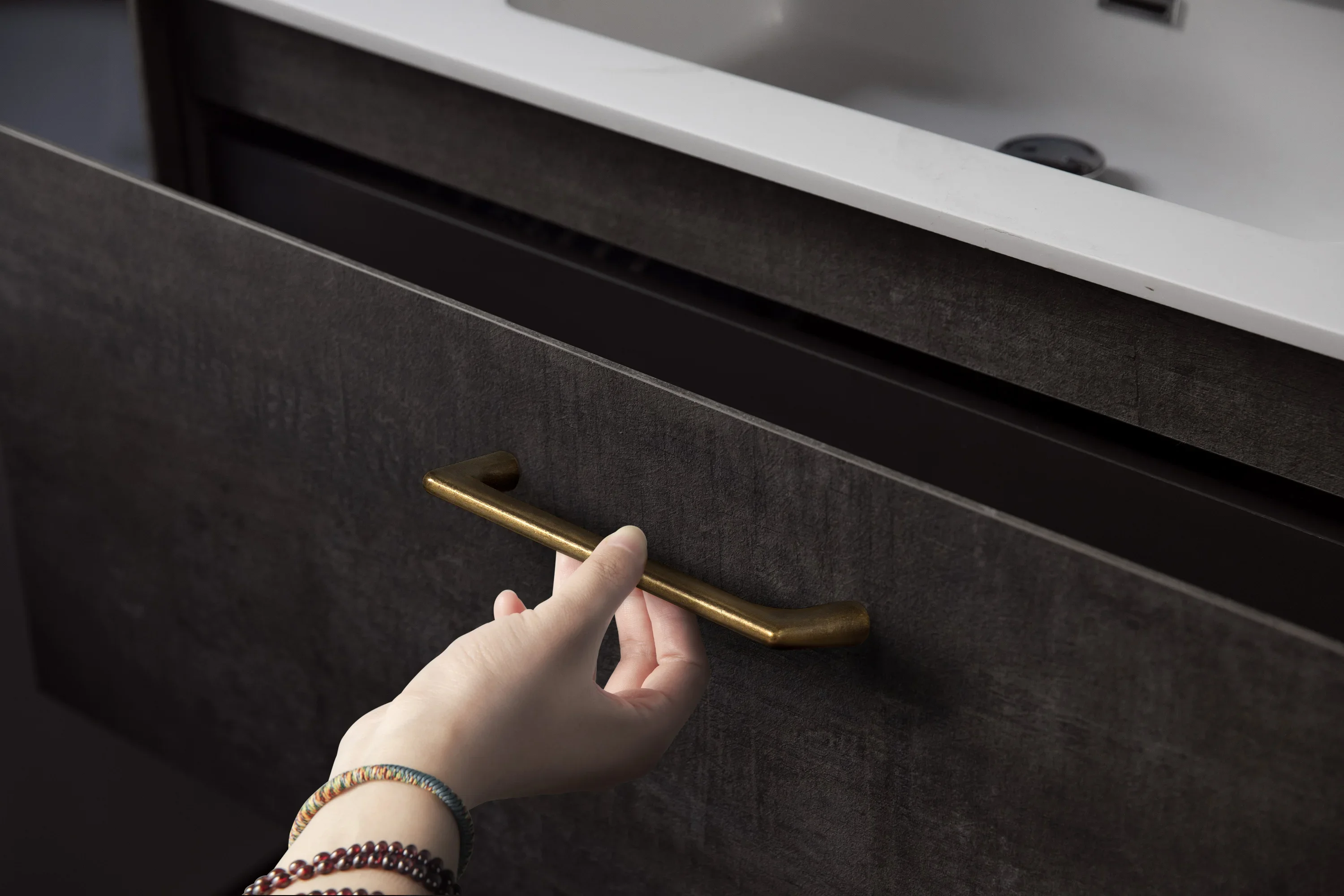 アンティーク真鍮のアーチ型のキャビネット,真ちゅう製の引き出 - Vintage Furniture Hardware Pulls のレビューと価格