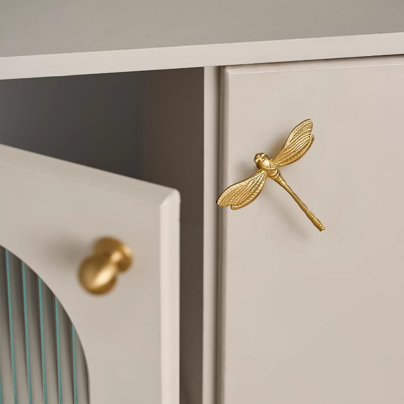 フランスのトンボ型真鍮製キャビネットハンドル、シングルホール - Unique Furniture Hardware Pulls のレビューと価格